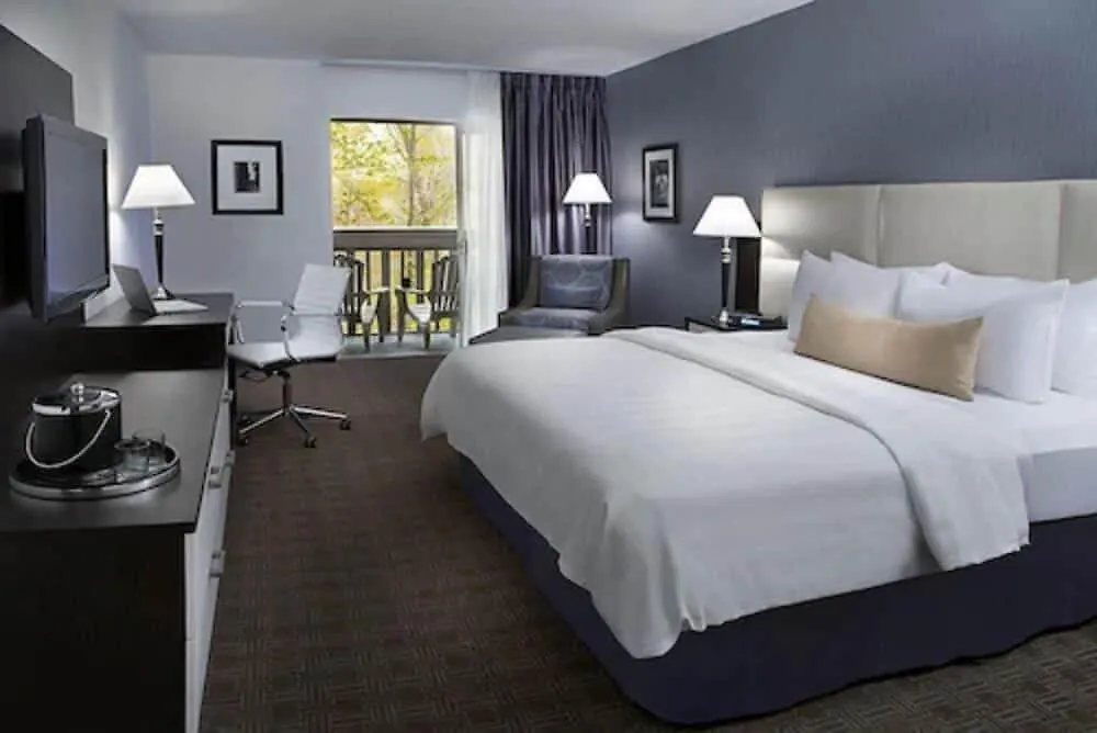 ***  Toronto Don Valley Hotel And Suites Canada