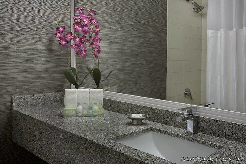 Toronto Don Valley Hotel And Suites