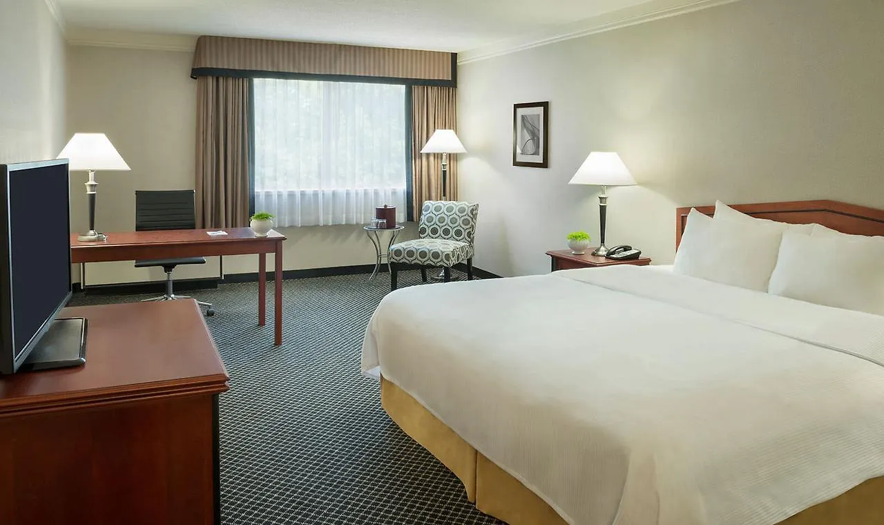 Toronto Don Valley Hotel And Suites 3*,